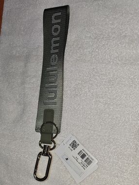 Lululemon Never Lost Keychain! Bayleaf And Light Ivory!! Nwts